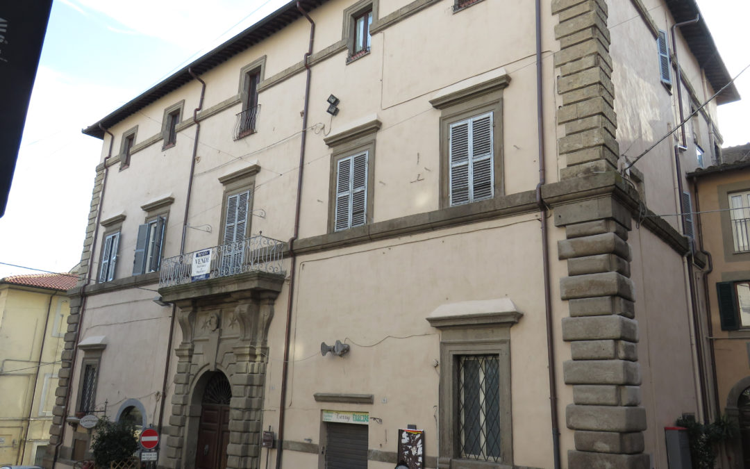 Palazzo Restituti, Piazza G. Marconi