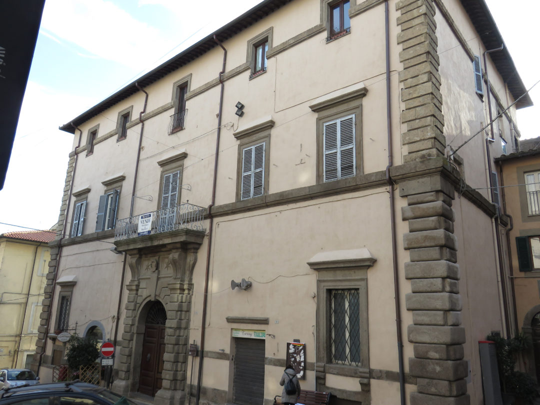 Palazzo Restituti, Piazza G. Marconi